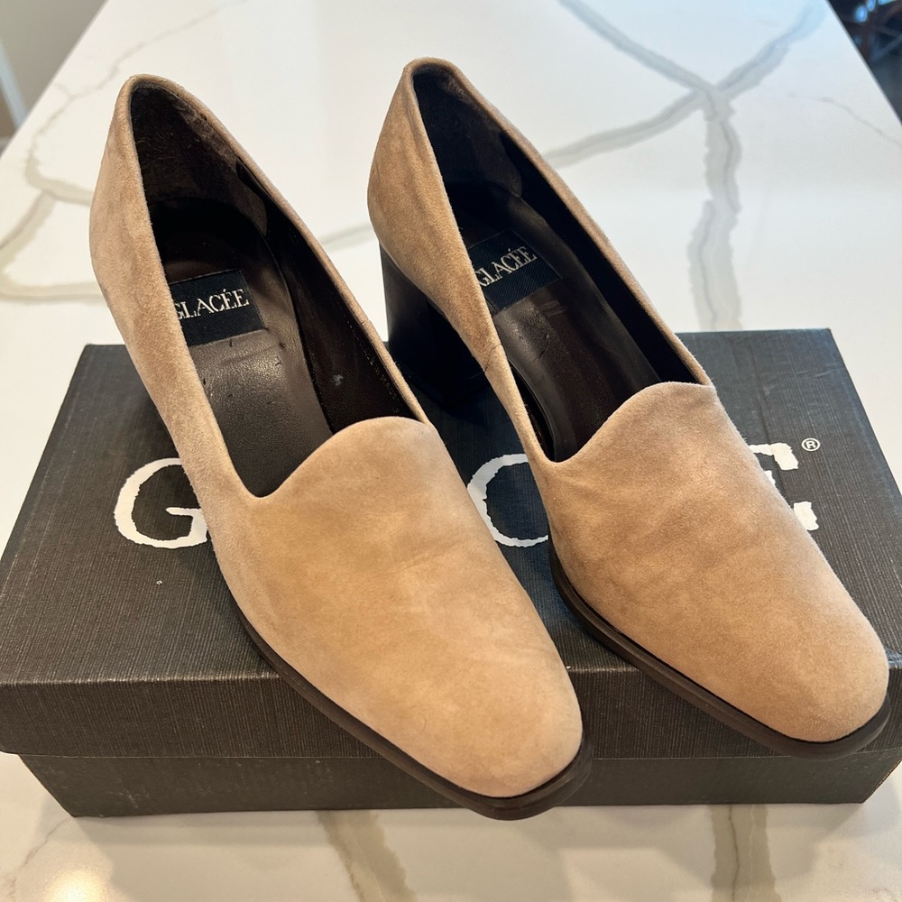 NIB Glacee Taupe Suede Leather Block Heel Pumps Size 7 1/2 AA Narrow